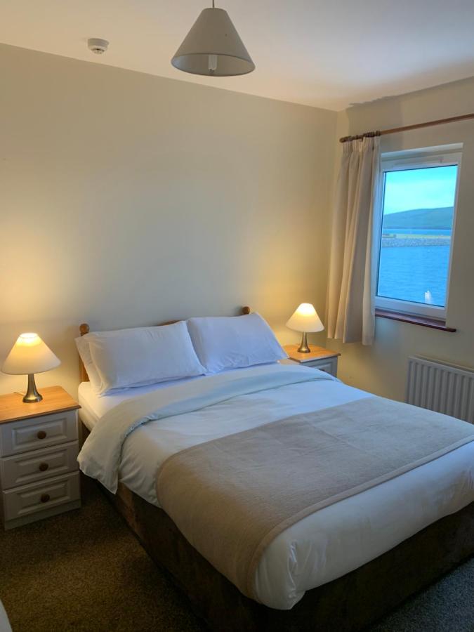 Отель Dingle Harbour Nights Экстерьер фото